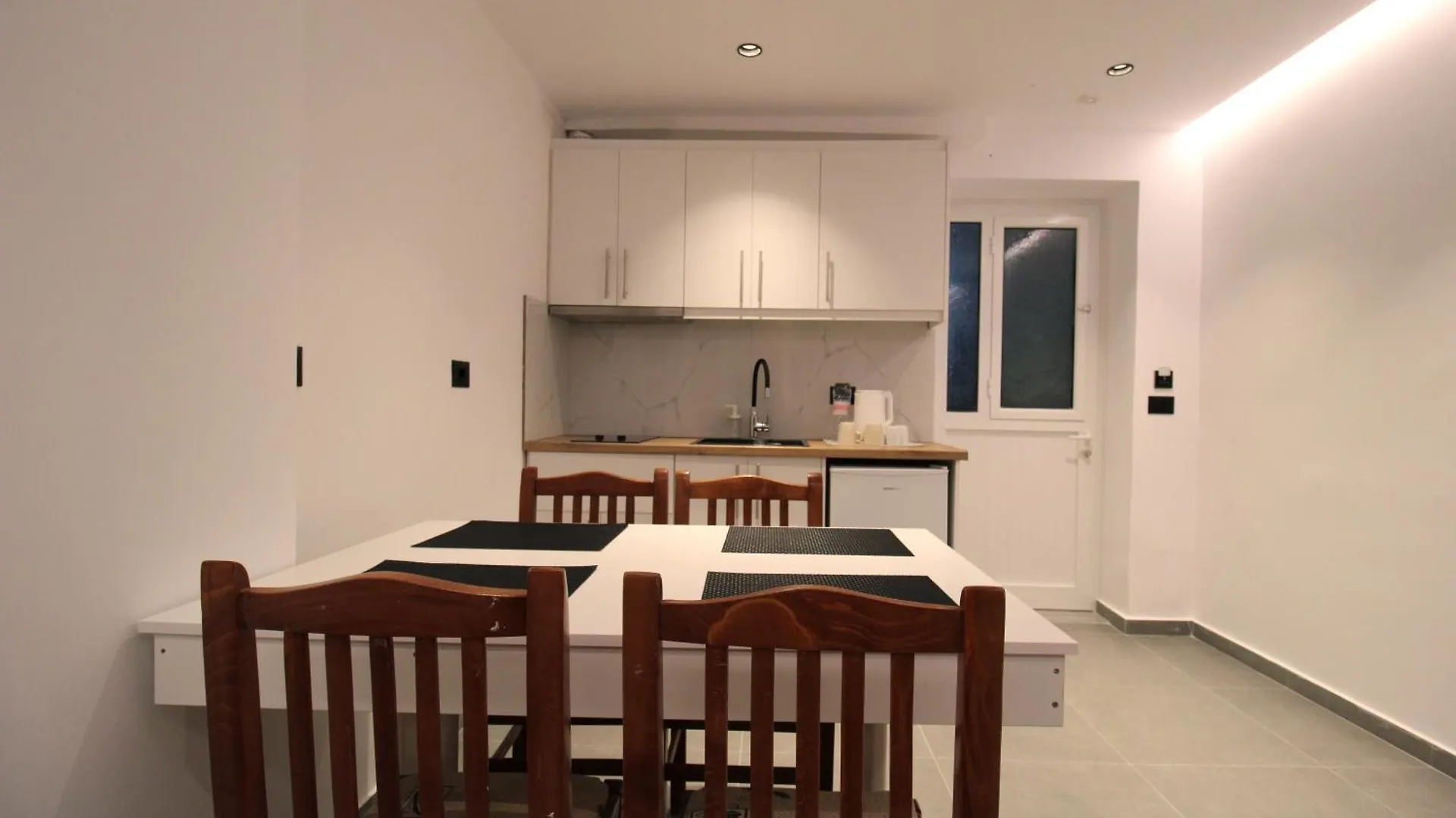 Aparthotel Melina'S Seaside Retreat Ksamil Albanien