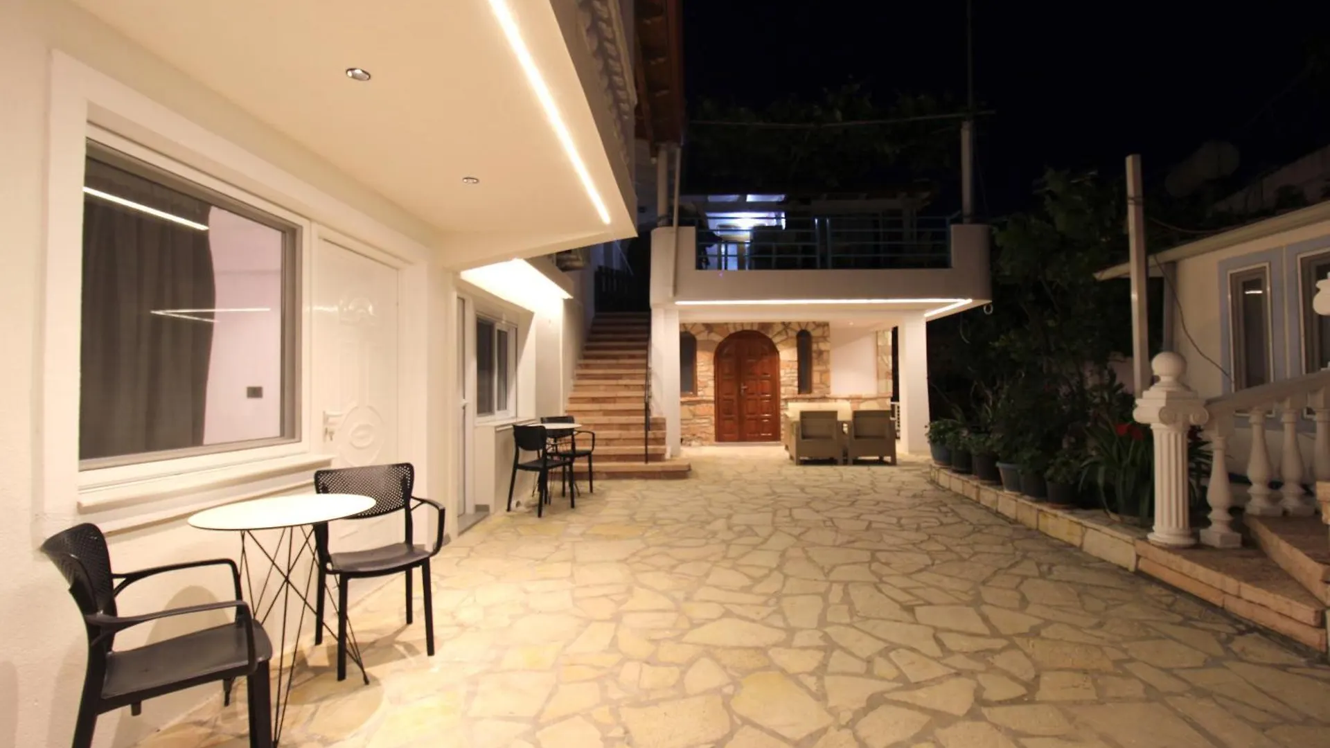 Aparthotel Melina'S Seaside Retreat Ksamil 0*,