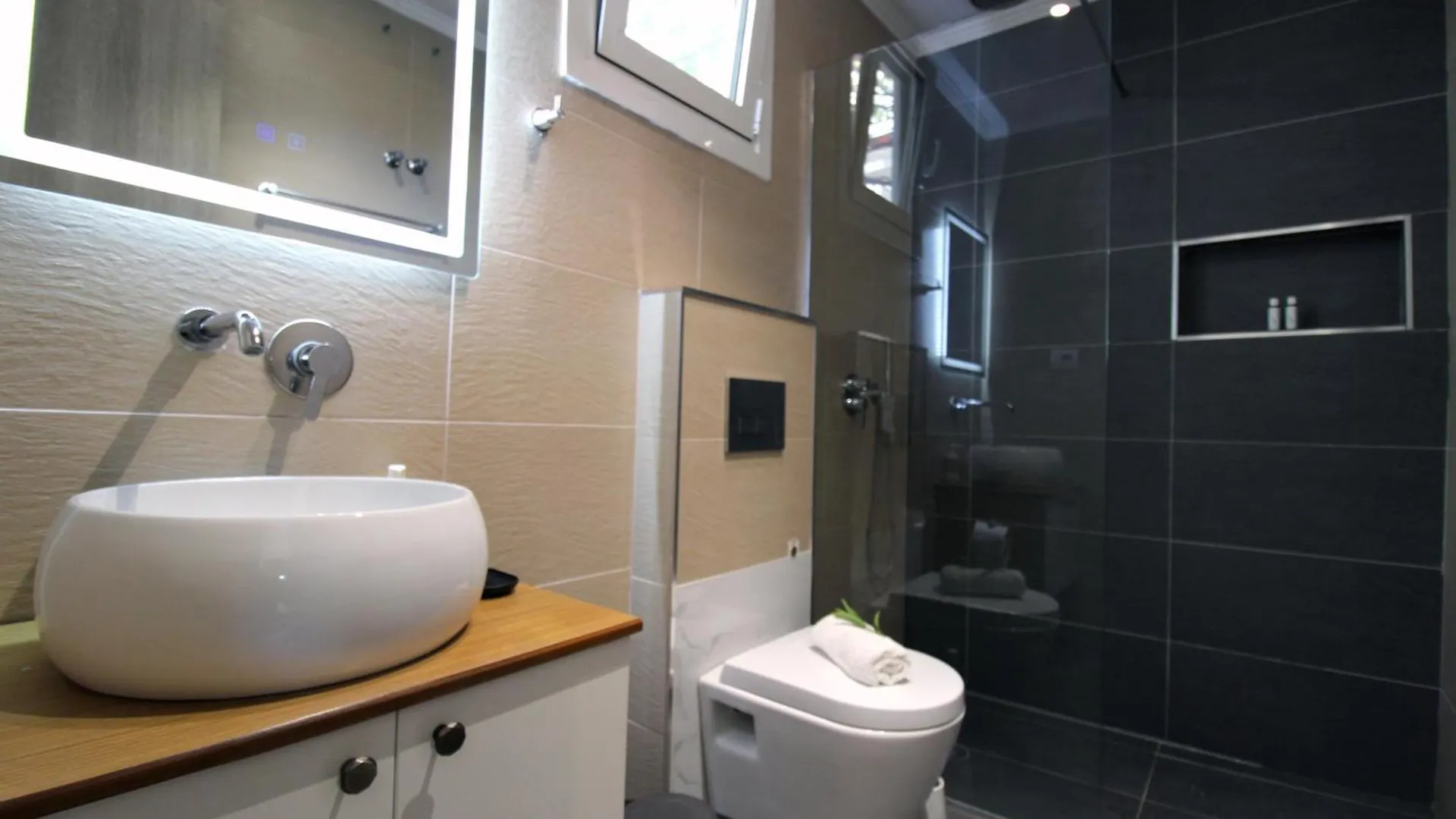 Aparthotel Melina'S Seaside Retreat Ksamil Albanien